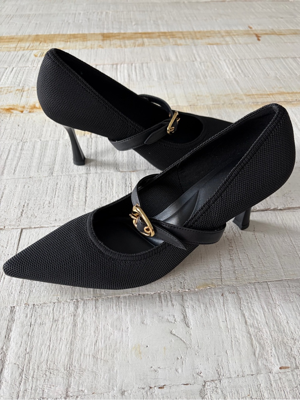 Cosy Island NWOT size 10 EternalPace Removable Strap Pointed Toe Heeled Pump